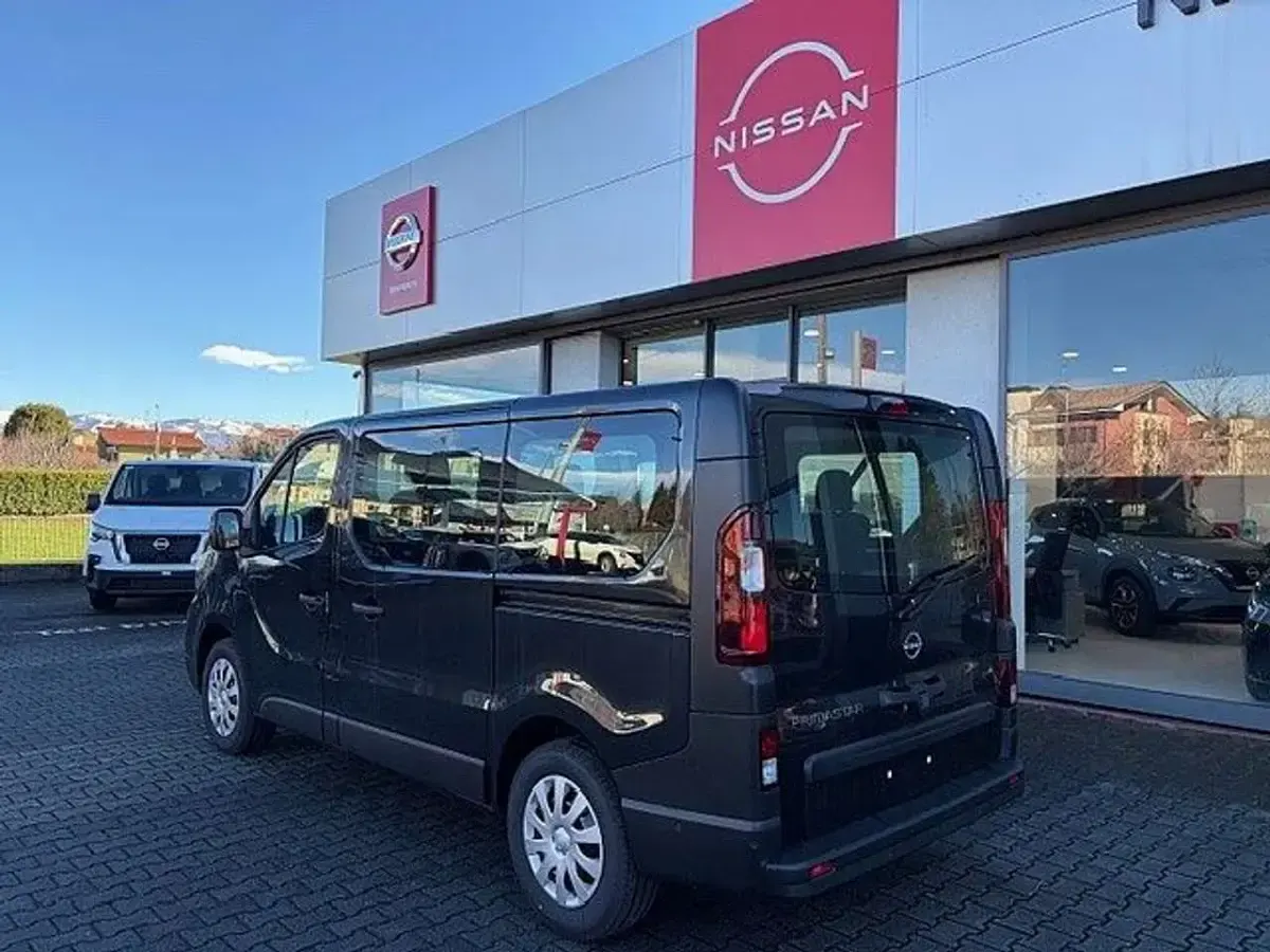 Nowe Nissan Primastar N-Connecta 150 KM (110 kW) 2026 Czarny Minivan