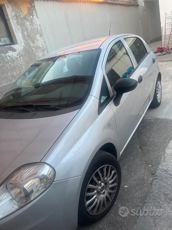 Usata Fiat Punto 65 CV (47 kW) 2010 Grigio Utilitaria