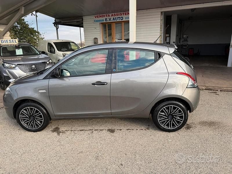 Grigio Usata 2019 Lancia Ypsilon S Due volumi | 7600 € (Super prezzo) - Immagine 1/4