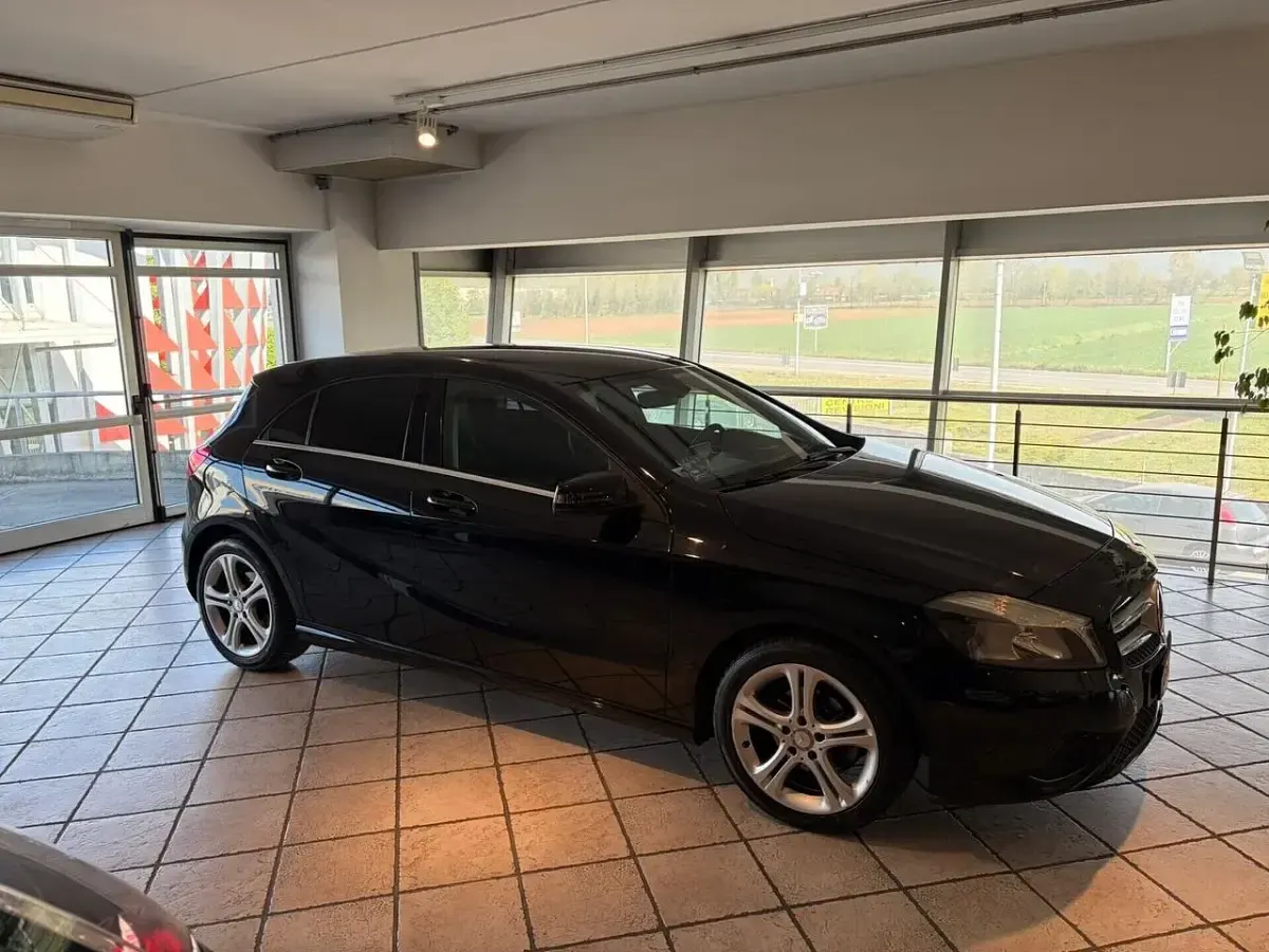 Usata Mercedes A180 Premium 109 CV (80 kW) 2014 Nero Utilitaria