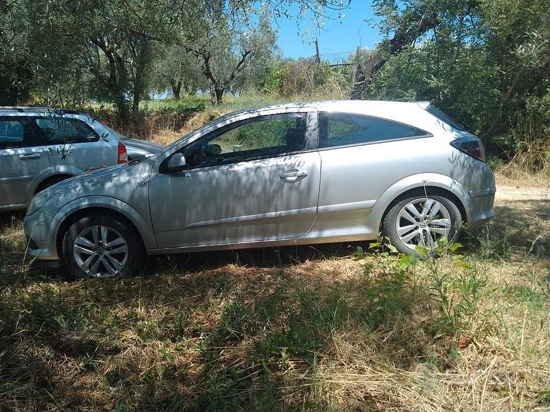 Usata Opel Astra 101 CV (74 kW) 2007 Grigio Coupé