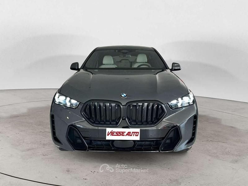 Usata BMW X6 M Sport 298 CV (219 kW) 2024 Grigio metallizzato SUV