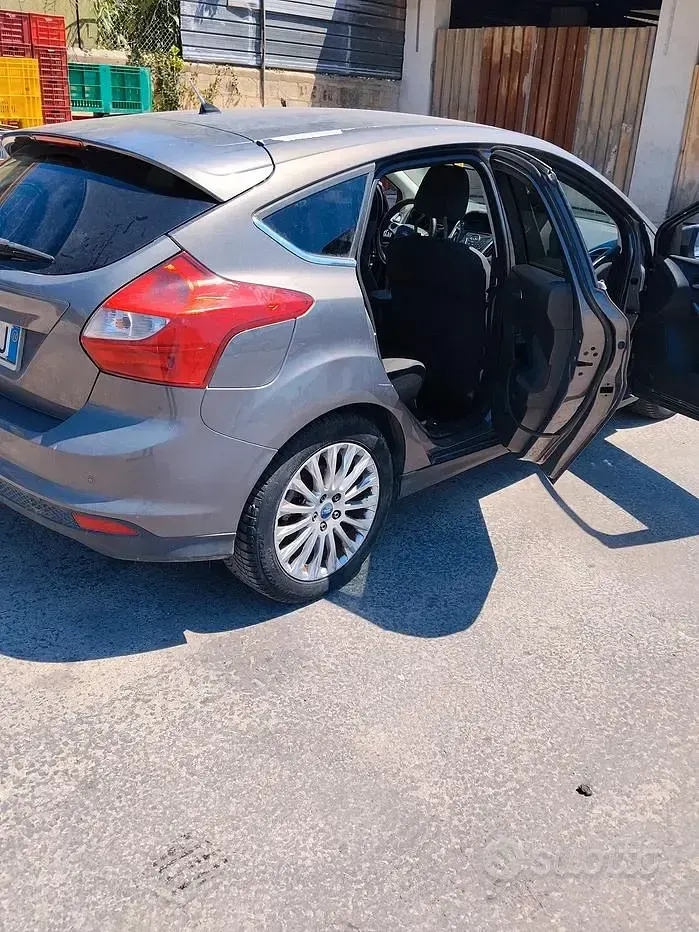 Usata Ford Focus 109 CV (80 kW) 2011 Grigio Berlina