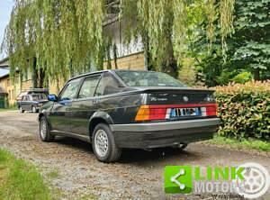 Usata Alfa Romeo 75 148 CV (108 kW) 1991 Nero Berlina