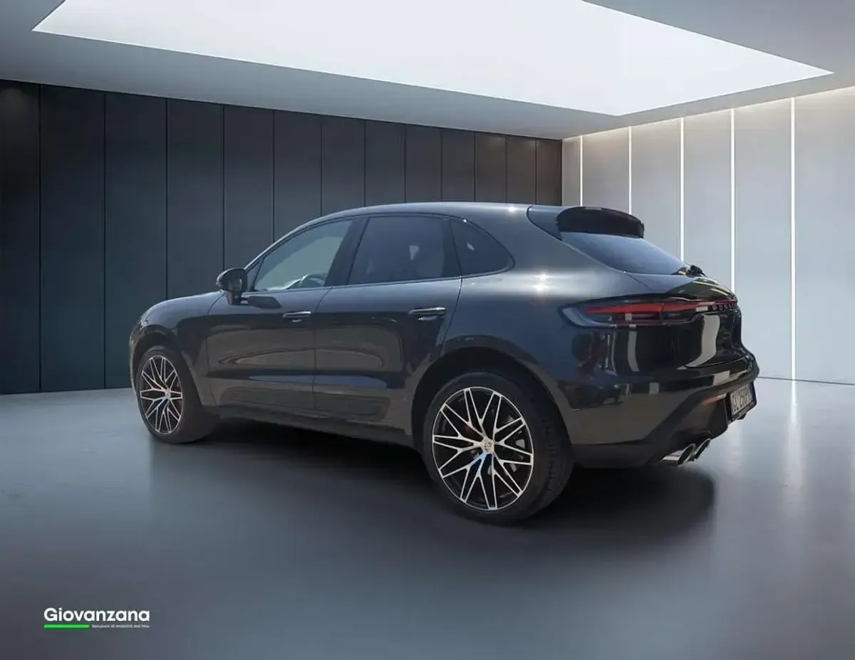 Usata Porsche Macan 381 CV (280 kW) 2022 Grigio vulcano metallizzato SUV