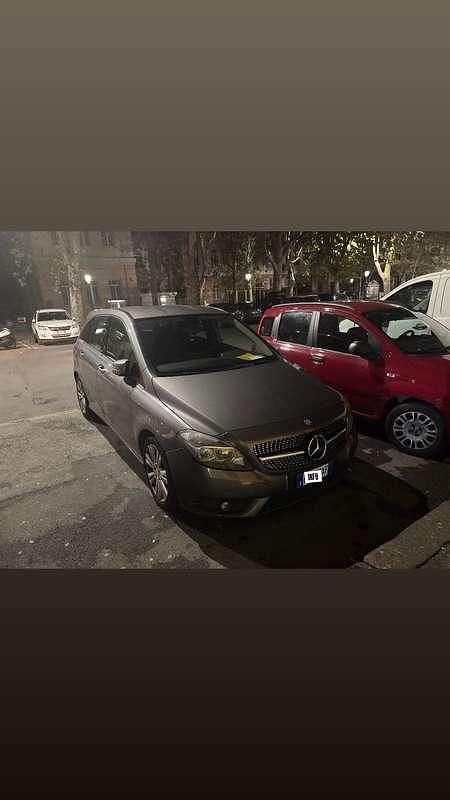 Käytetty Mercedes B160 Premium 90 HP (66 kW) 2013 Tila-auto