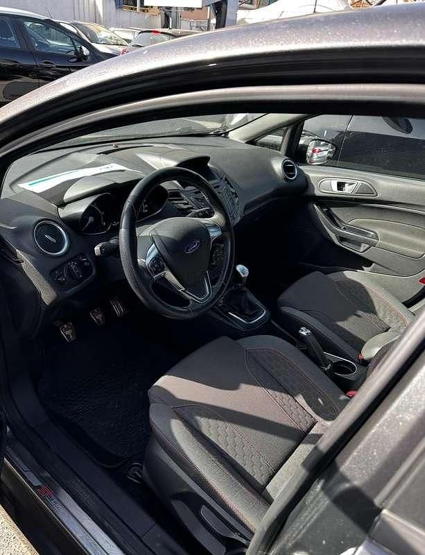 Usata Ford Fiesta ST-Line 95 CV (69 kW) 2017 Grigio Berlina