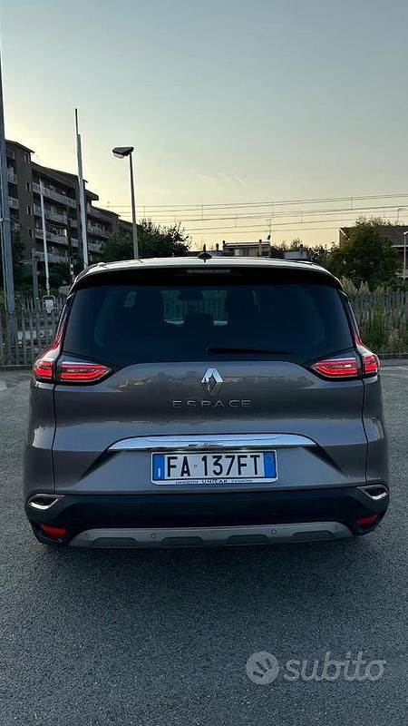 Usata Renault Espace 160 CV (117 kW) 2015 Grigio Monovolume