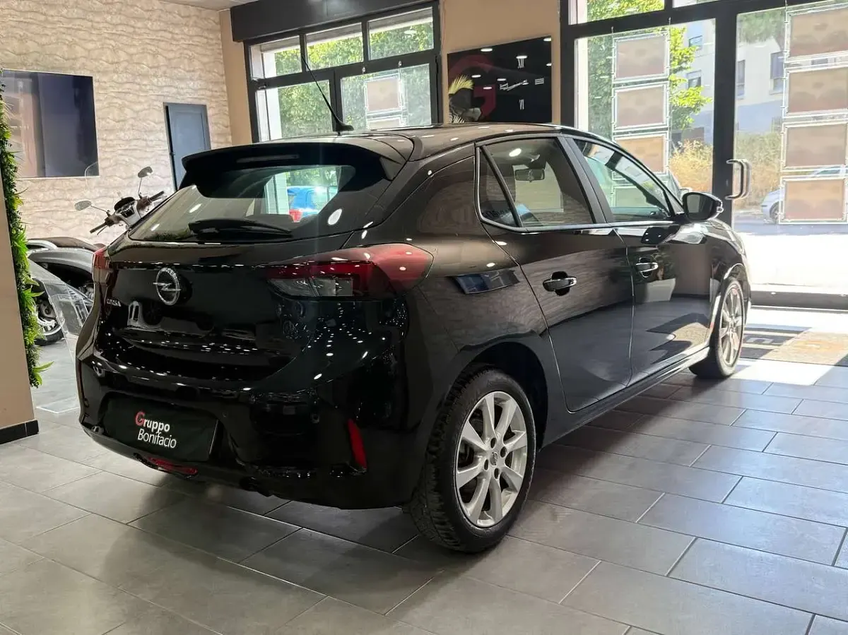 Usata Opel Corsa Edition 101 CV (74 kW) 2023 Nero metallizzato Utilitaria