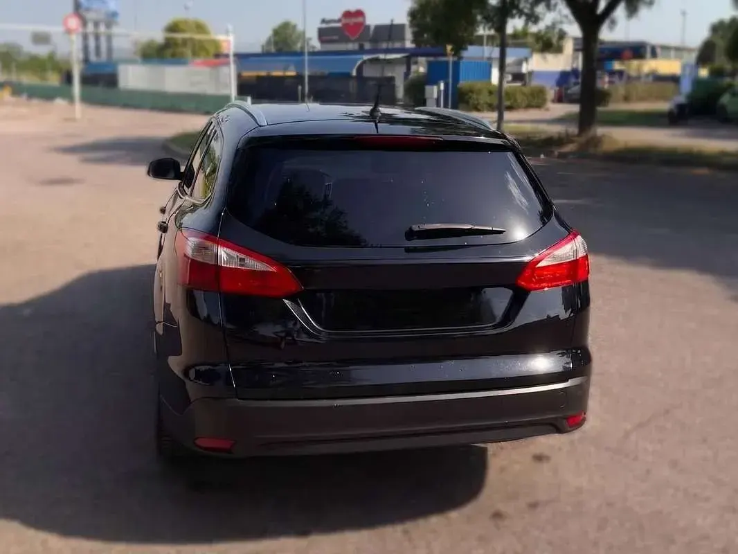 Usata Ford Focus Titanium 116 CV (85 kW) 2011 Nero Station wagon