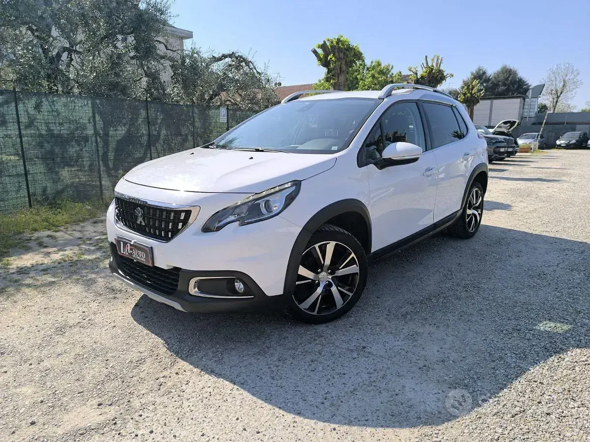 Usata Peugeot 2008 Allure 99 CV (72 kW) 2017 Bianco SUV