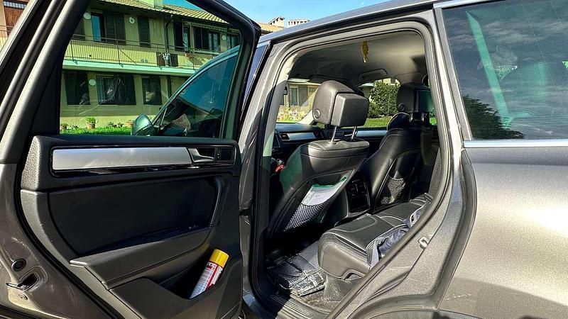 Usata VW Touareg Executive 239 CV (175 kW) 2011 Argento SUV