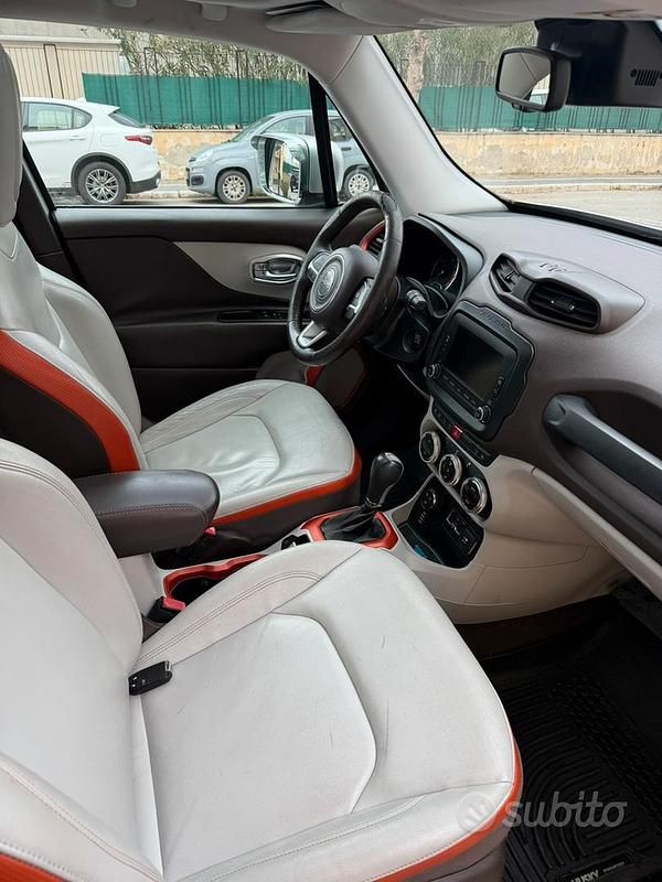 Usata Jeep Renegade Longitude 140 CV (102 kW) 2016 Grigio SUV