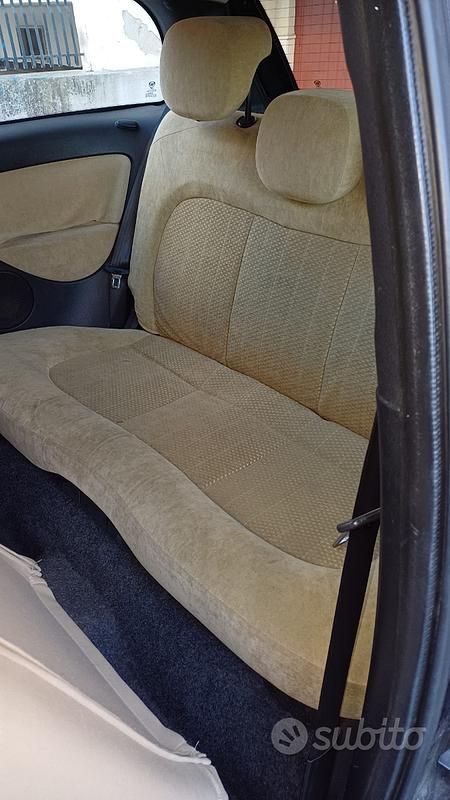 Usata Lancia Ypsilon 75 CV (55 kW) 2005 Nero Utilitaria