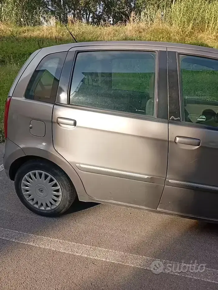Usata Lancia Musa 69 CV (50 kW) 2007 Grigio Monovolume