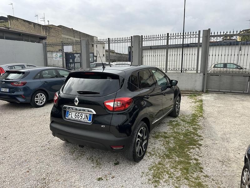Usata Renault Captur 90 CV (66 kW) 2015 Nero SUV