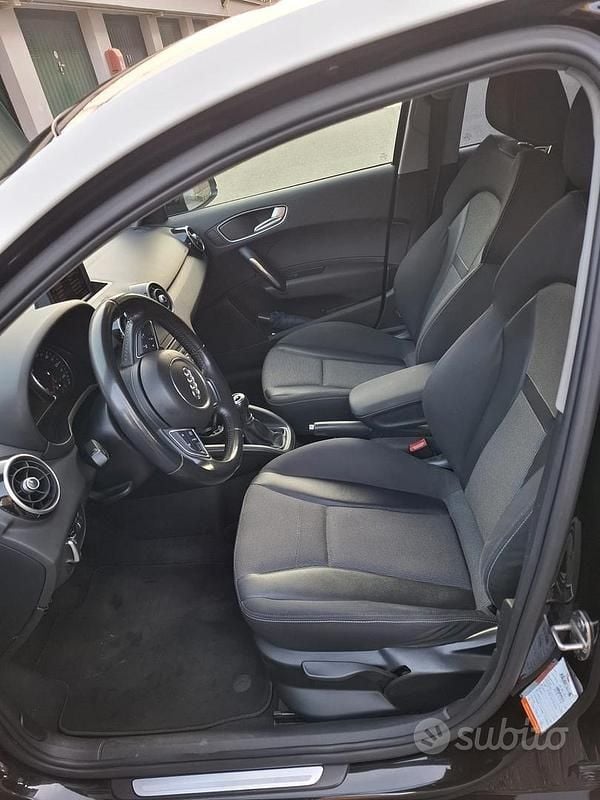 Usata Audi A1 Sportback Ambition 90 CV (66 kW) 2012 Nero Utilitaria