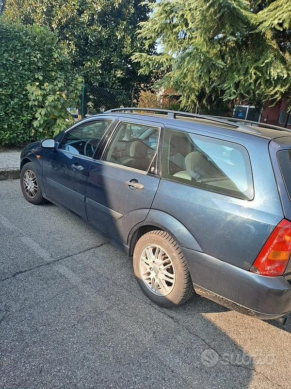 Usata Ford Focus 100 CV (73 kW) 2000 Blu Station wagon