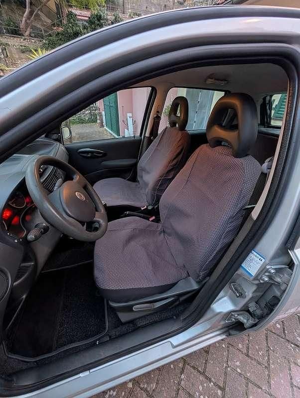 Usata Fiat Punto Active 69 CV (50 kW) 2010 Argento Utilitaria