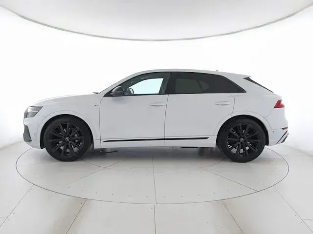 Usata Audi Q8 Sport 340 CV (250 kW) 2022 Bianco ghiaccio metallizzato SUV