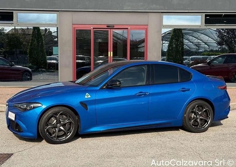 Nuova Alfa Romeo Giulia Quadrifoglio 519 CV (381 kW) 2025 Blu misano Berlina