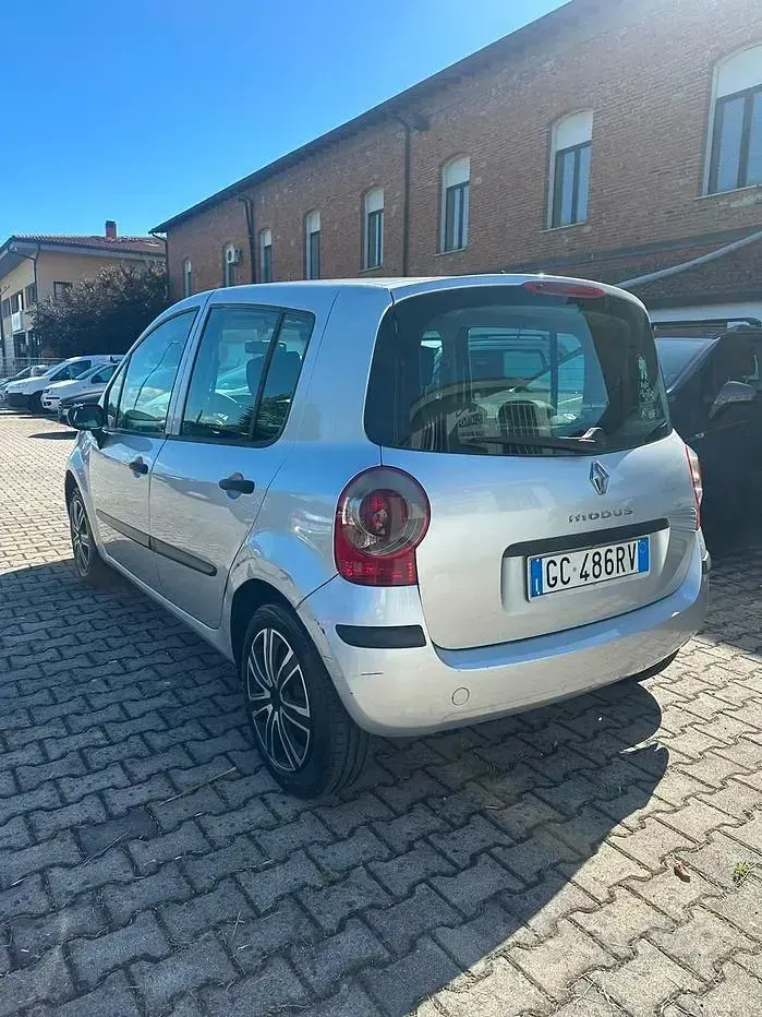 Usata Renault Modus 68 CV (50 kW) 2006 Grigio Monovolume