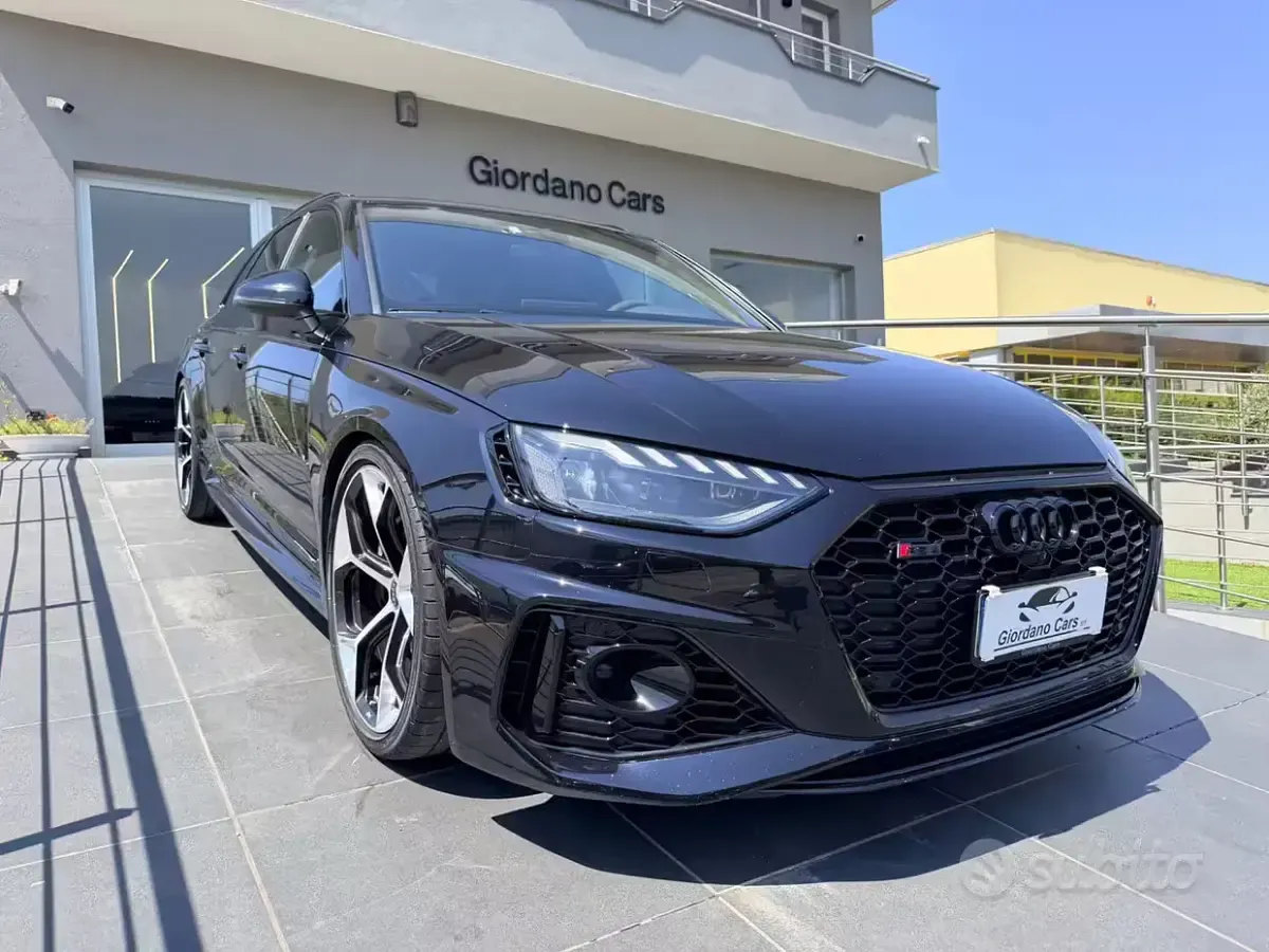 Usata Audi RS4 Performance 450 CV (330 kW) 2024 Nero Station wagon