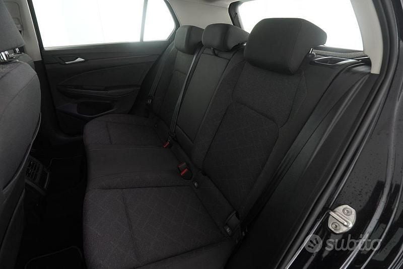 Usata VW Golf VIII Life 110 CV (80 kW) 2023 Nero perla