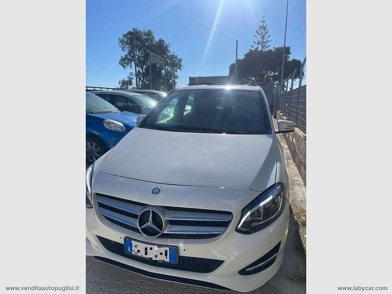 Bianco Usata 2016 Mercedes B180 Premium Monovolume | 10.750 € (Buon prezzo) - Immagine 1/4