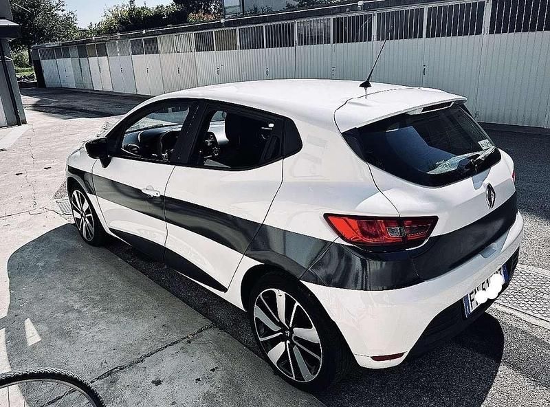 Bianco Usata 2018 Renault Clio IV Tre volumi | 6900 € (Buon prezzo) - Immagine 1/4