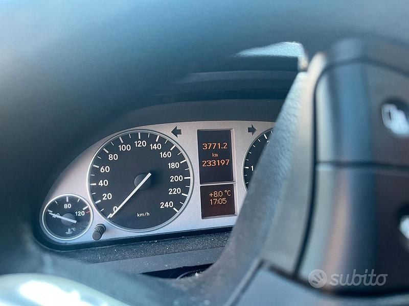 Usata Mercedes B180 2009 Grigio Monovolume