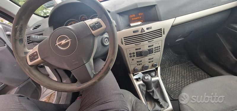 Usata Opel Astra 100 CV (73 kW) 2007 Grigio Station wagon