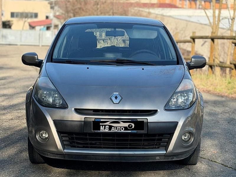 Usata Renault Clio II Luxe 74 CV (54 kW) 2009 Oro Berlina