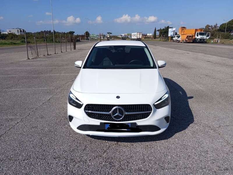 Usata Mercedes B180 Advanced 136 CV (100 kW) 2023 Bianco Monovolume