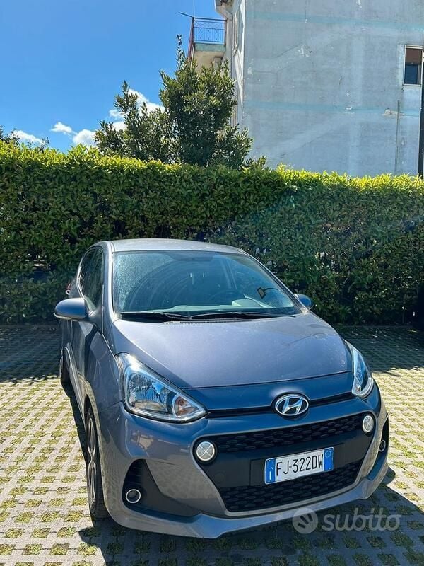 Usata Hyundai i10 Style 87 CV (63 kW) 2017 Grigio Utilitaria