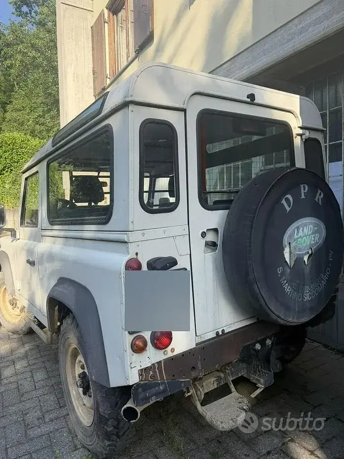 Usata Land Rover Defender 68 CV (50 kW) 2004 Bianco SUV
