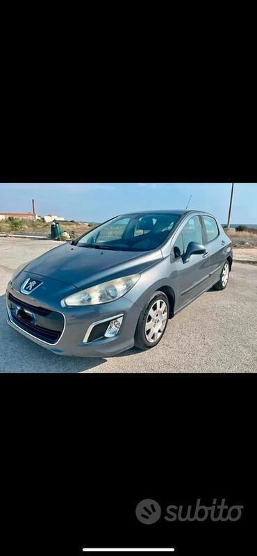 Grigio Usata 2011 Peugeot 308 Tre volumi | 3600 € (Ottimo prezzo) - Immagine 1/4