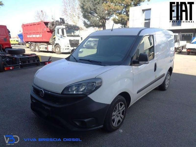 Usata Fiat Doblò 105 CV (77 kW) 2020 Bianco Monovolume