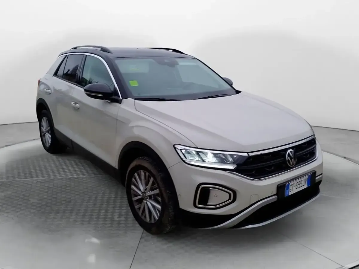 Usata VW T-Roc Life 110 CV (80 kW) 2024 Beige SUV
