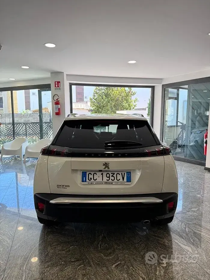 Usata Peugeot 2008 Allure 131 CV (96 kW) 2020 Bianco SUV