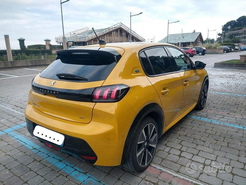 Usata Peugeot 208 100 kW (136 CV) 2022 Giallo Utilitaria