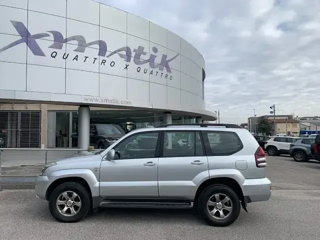 Usata Toyota Land Cruiser 173 CV (127 kW) 2008 Argento metallizzato SUV