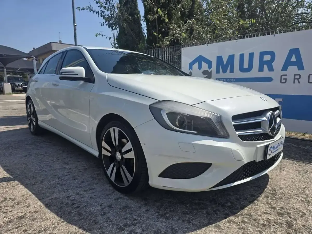Usata Mercedes A180 Premium 109 CV (80 kW) 2013 Bianco cirrus Utilitaria