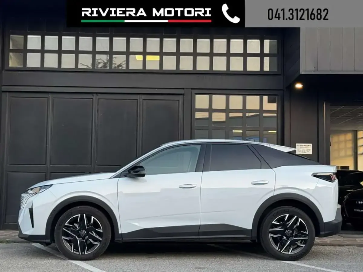 Usata Peugeot 3008 Allure 145 CV (106 kW) 2025 Bianco SUV