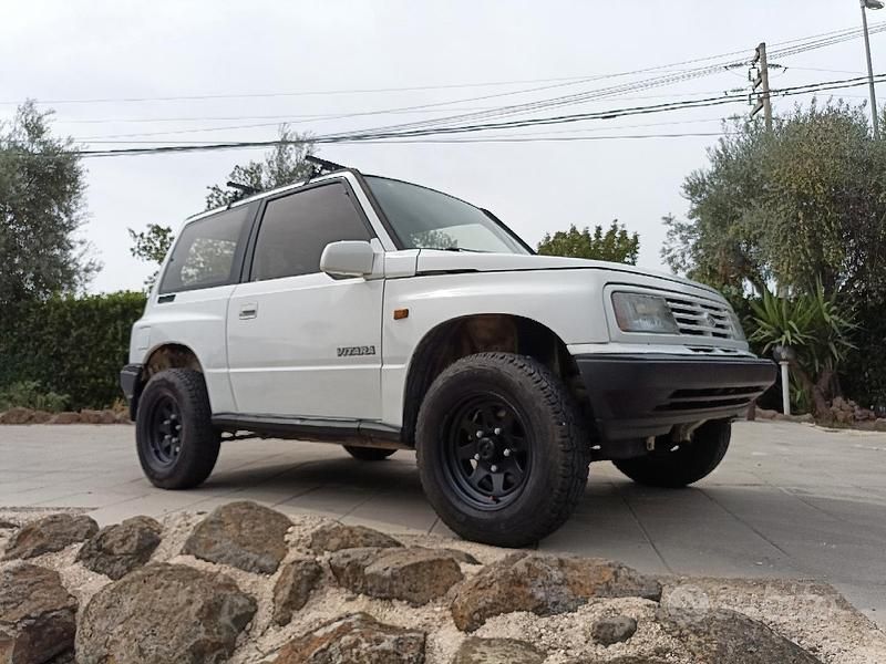 Usata Suzuki Vitara 79 CV (58 kW) 1992 Bianco SUV