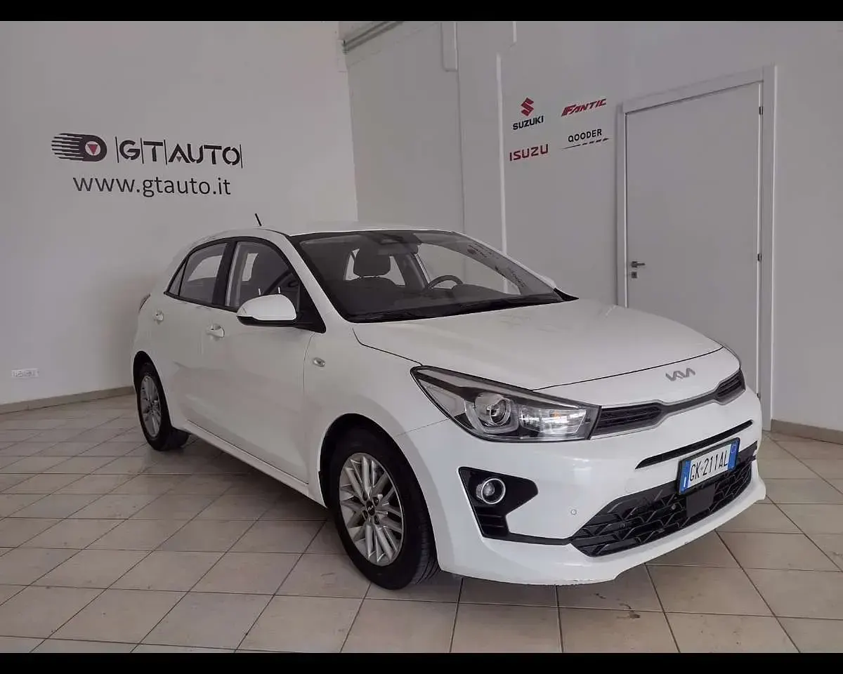 Usata Kia Rio Style 84 CV (61 kW) 2022 Bianco Berlina