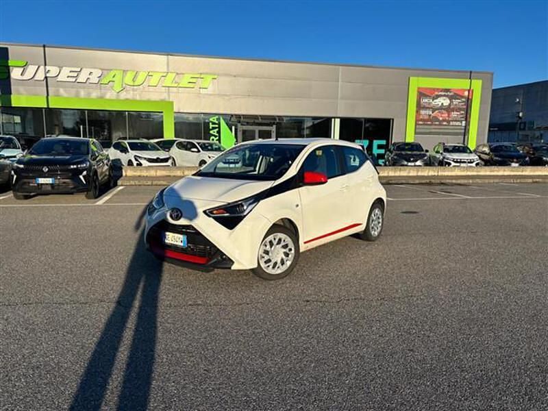 Usata Toyota Aygo Cool 72 CV (52 kW) 2021 Bianco Utilitaria