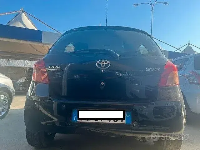 Usata Toyota Yaris 69 CV (50 kW) 2006 Nero Berlina