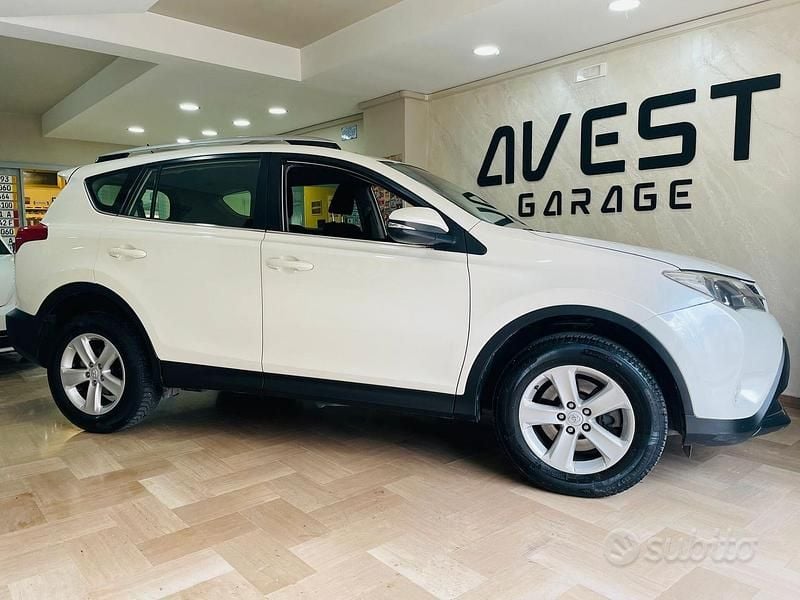 Second-hand Toyota RAV4 124 CP (91 kW) 2013 Alb SUV
