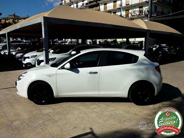 Usata Alfa Romeo Giulietta Distinctive 105 CV (77 kW) 2015 Bianco Utilitaria